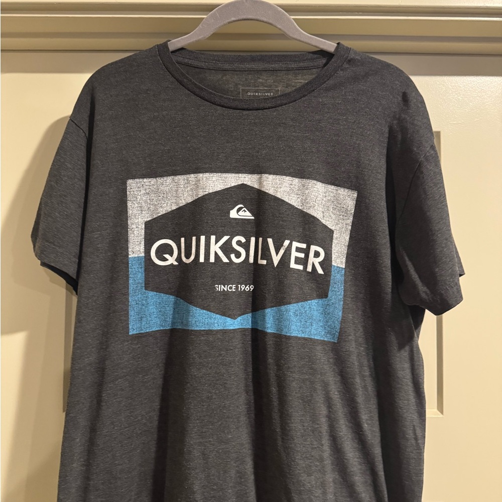 Quiksilver Men's Charcoal and Blue Graphic Tee